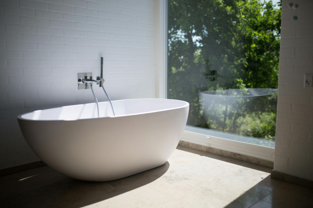 The Great Bathtub Revival: How to Choose the Perfect Centerpiece for Your Home Spa
